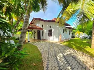 අලංකාර ගෙවත්තක් සහිත පර්චස් 12.5 ක නිවස විකිනීමට - මැදගම