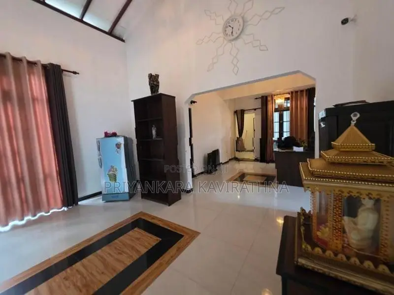 අලංකාර ගෙවත්තක් සහිත පර්චස් 12.5 ක නිවස විකිනීමට - මැදගම