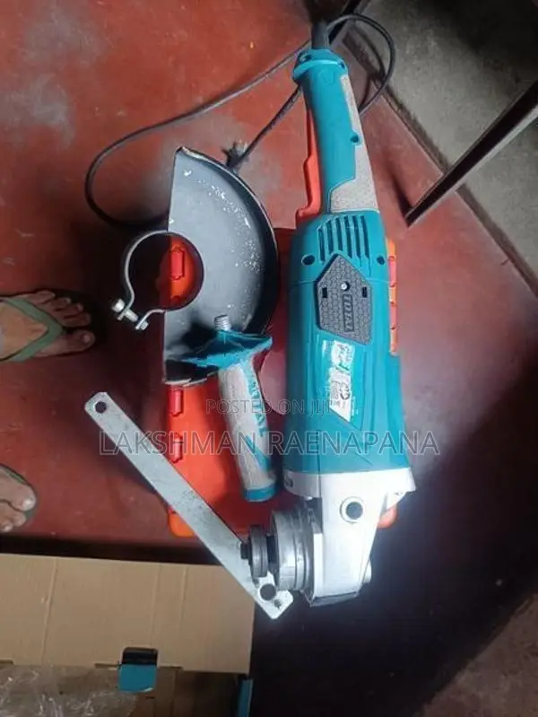 TOTAL 2000W Industrial Angle Grinder