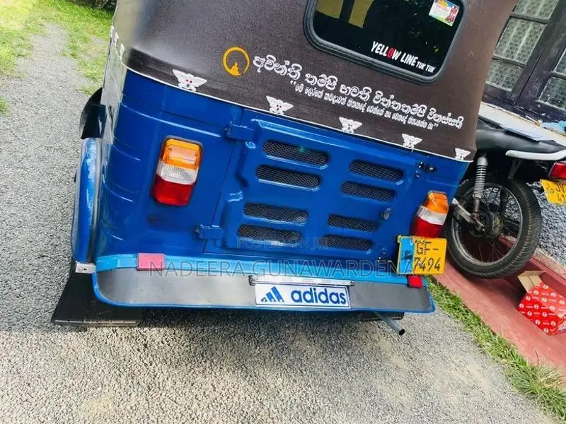 Bajaj RE 2000
