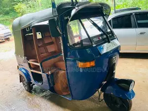 Bajaj RE 2000