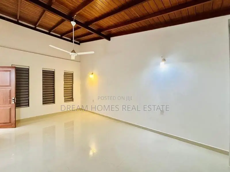 Modern Luxury Residence for Sale in Battaramulla – Lake Road Facing