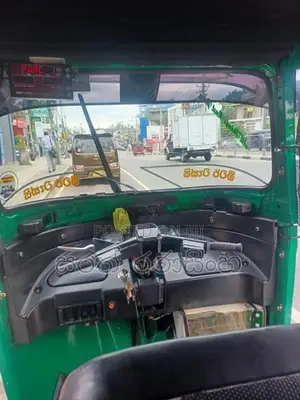 Bajaj RE 2015