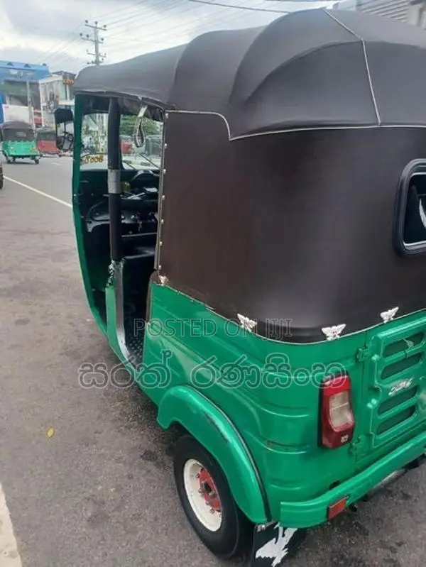 Bajaj RE 2015