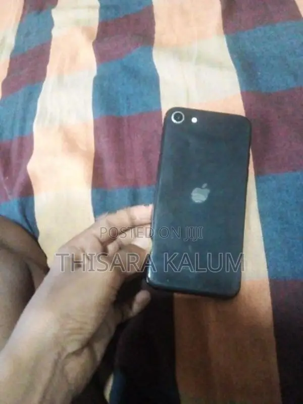Apple iPhone SE 2 (Used)