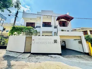Spacious 4-Bedroom Home with Rooftop in Prime Dehiwala