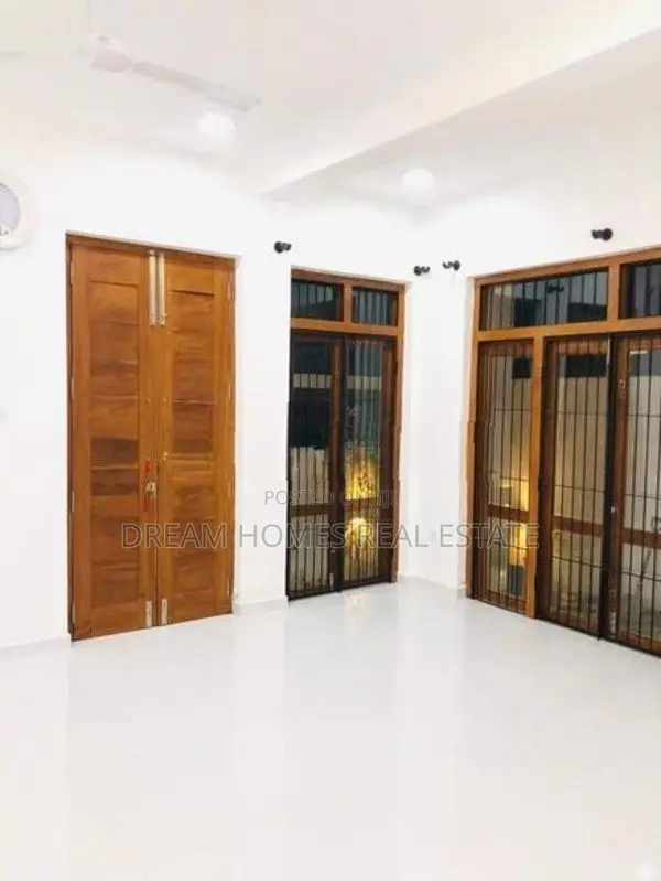 Piliyandala 2 Storey House with Rooftop Stunning Paddy Field View