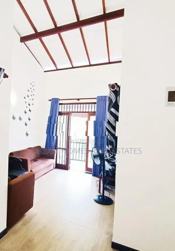Spacious 2-Story Home for Sale in Kadawatha