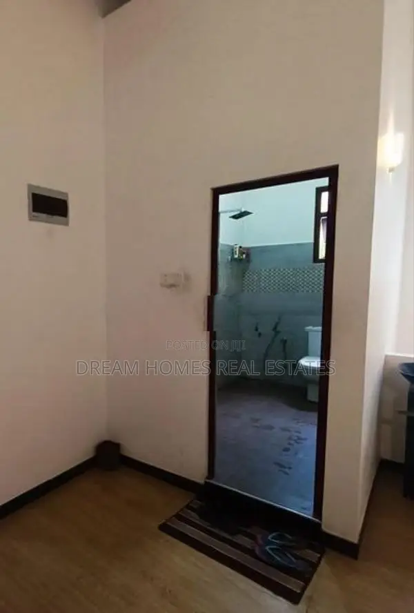 Spacious 2-Story Home for Sale in Kadawatha