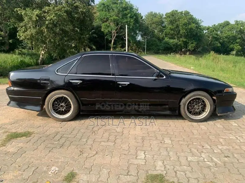 Nissan Cefiro 1990