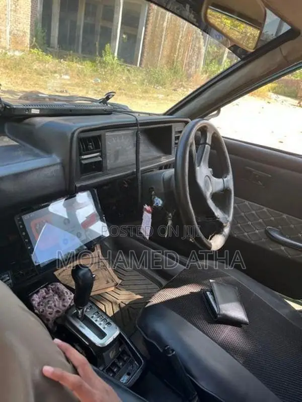Daihatsu Charade AC / TV player 1980