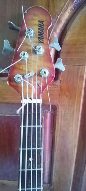 BBG5A බේස් ගිටාරය