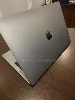 MacBook Pro 2017 | Intel Core i5 8GB RAM 256GB SSD