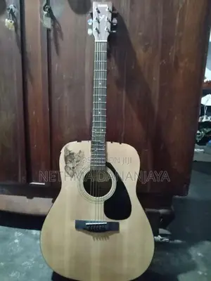 Yamaha Guitar F310