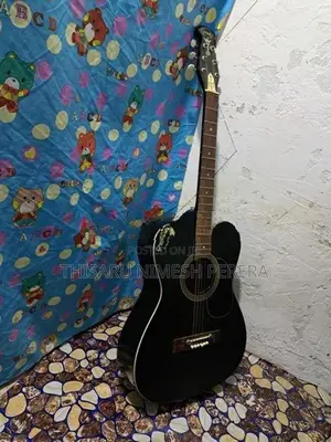 පාවිච්චි කරන ලද ගිටාරයක්