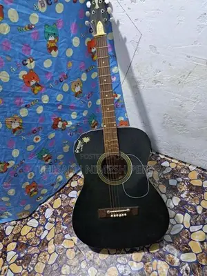 පාවිච්චි කරන ලද ගිටාරයක්