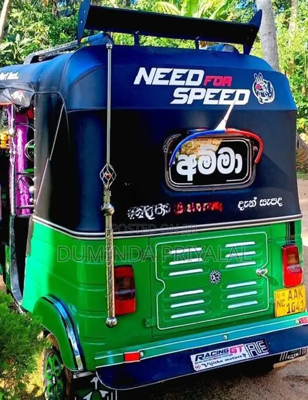 Bajaj RE 205 2013