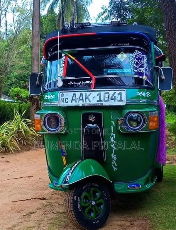 Bajaj RE 205 2013