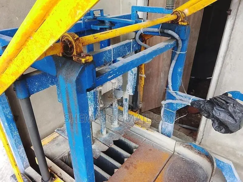 Concrete Block Machine