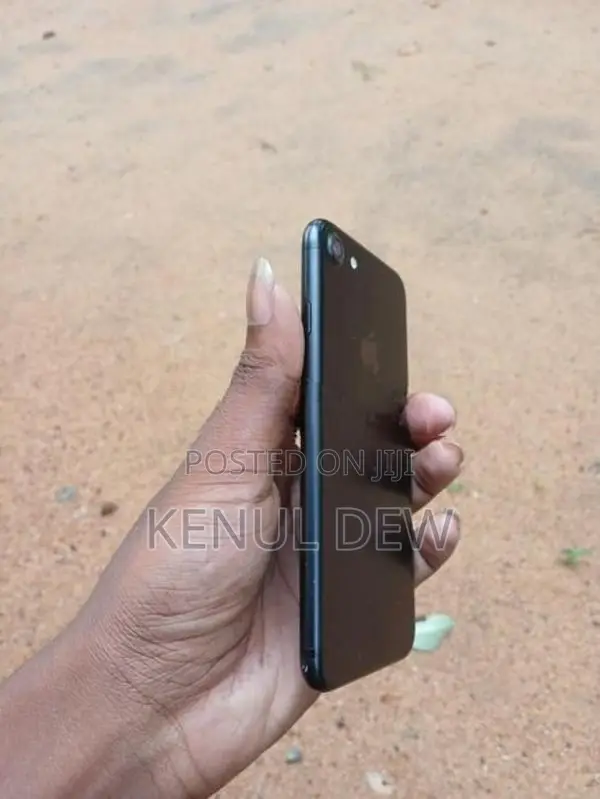 Apple iPhone 7 (Used)