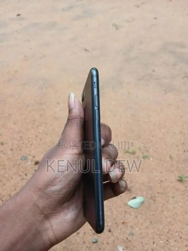 Apple iPhone 7 (Used)