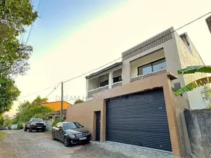 Ultra-Modern Architect Designed Luxury Home in Temple Road Maharagama