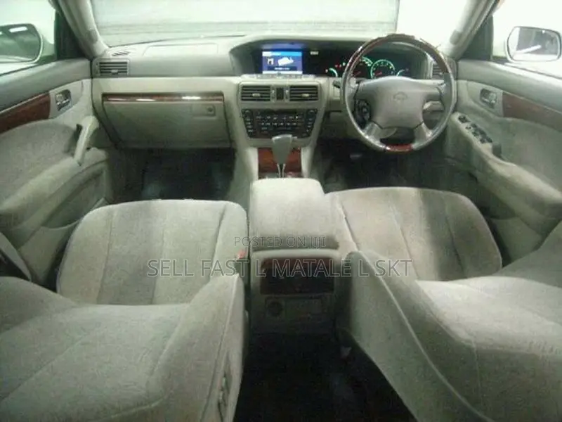 Nissan Cedric 2001