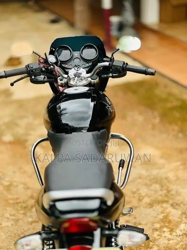 Bajaj Pulsar 150 2005