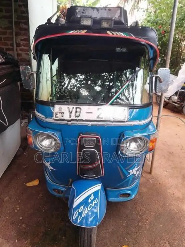 Bajaj RE 2011