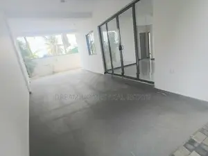 Modern 3-Storey Luxury Home – Mattogoda, Polgasovita