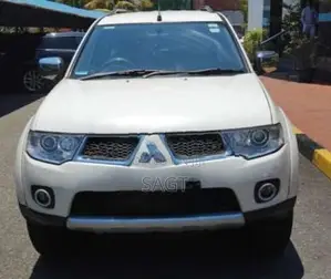 Mitsubishi Montero 2012