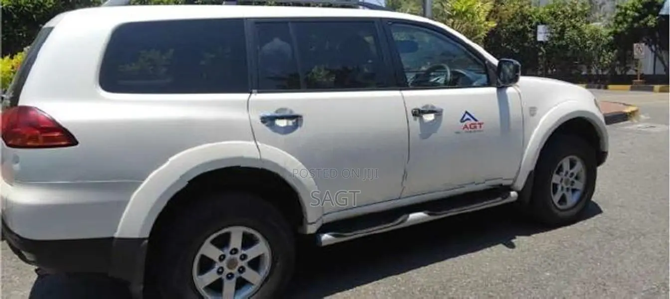 Mitsubishi Montero 2012