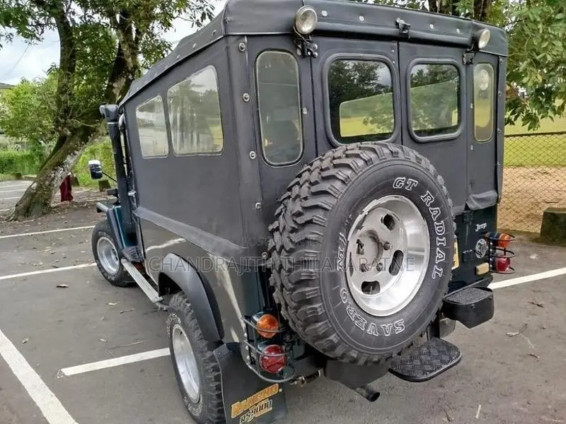 Mitsubishi 4DR 1980