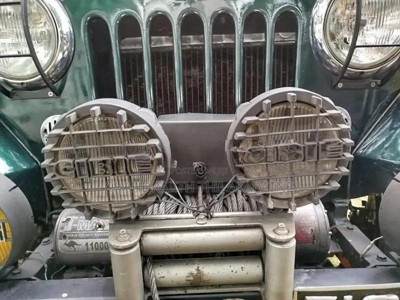 Mitsubishi 4DR 1980