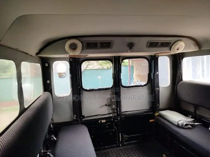 Mitsubishi 4DR 1980
