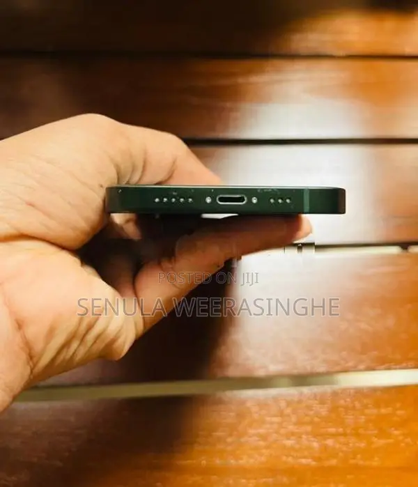 Apple iPhone 13 (Used)