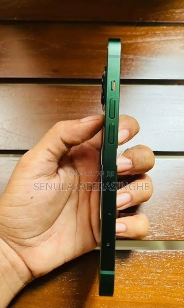 Apple iPhone 13 (Used)
