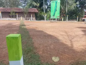 කඩවතට නුදුරින් ඉඩමක්