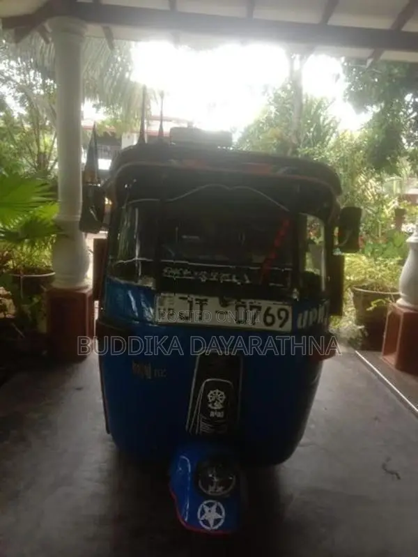 Bajaj RE 2005