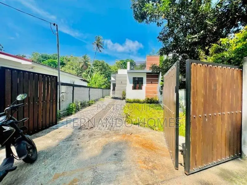 Newly Condition Katuwapitiya 3 Bed Rooms House for Sale In Negombo Are