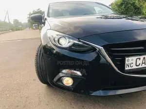 Mazda Axela Skyactive 2016