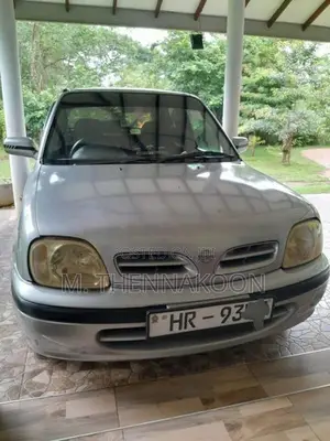 Nissan March 2000