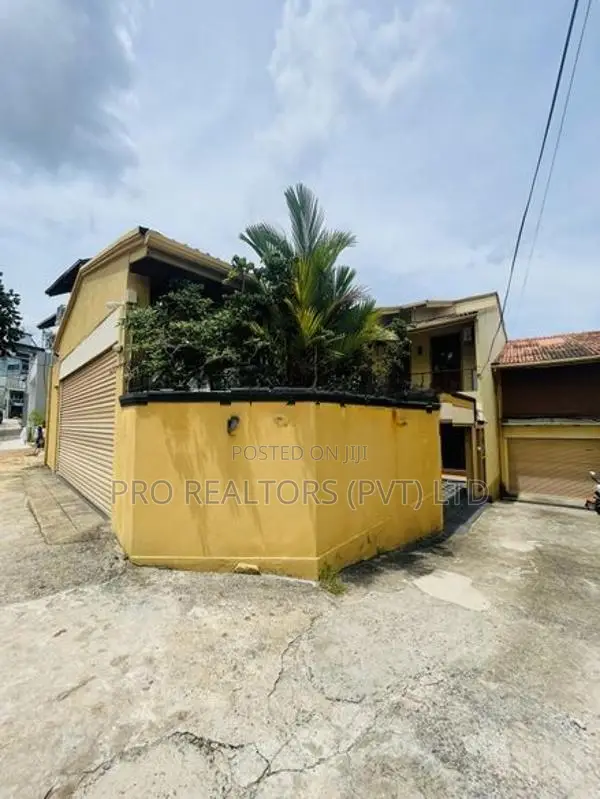 04 Bedroom House for Sale in Battaramulla