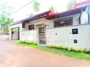 Modern Architect-Designed Single Storey House for Sale – Diyagama