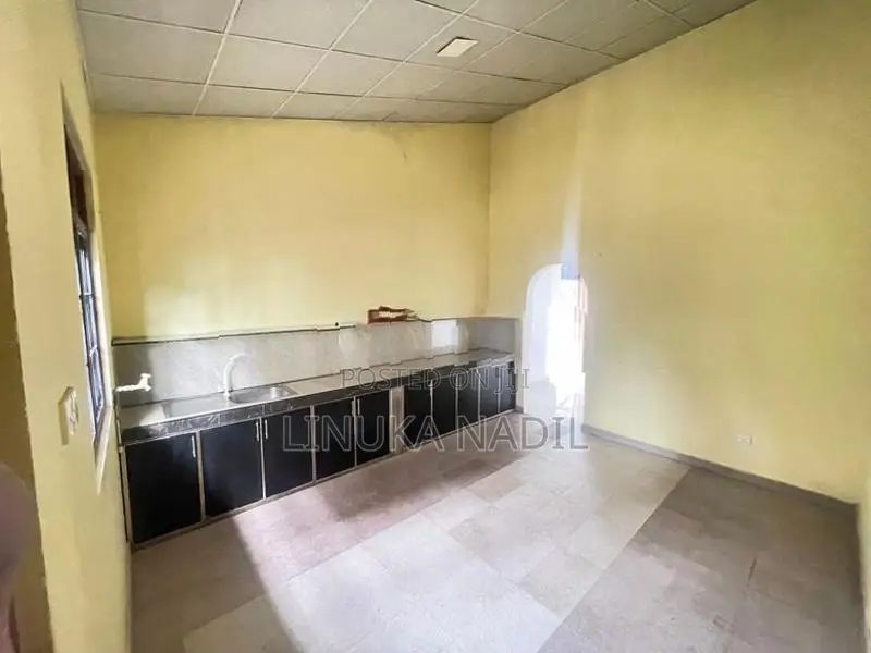 2 Bedroom Upstair House for Rent in Piliyandala