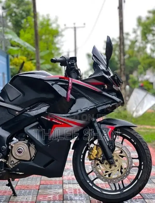 Bajaj Pulsar RS200 2016