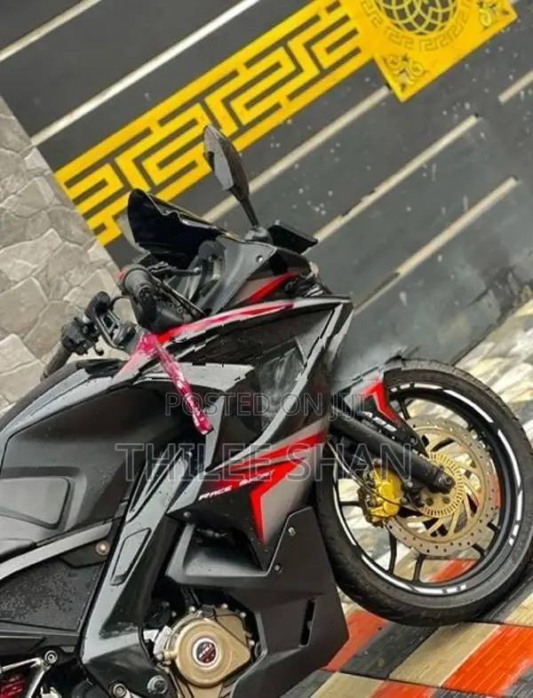 Bajaj Pulsar RS200 2016