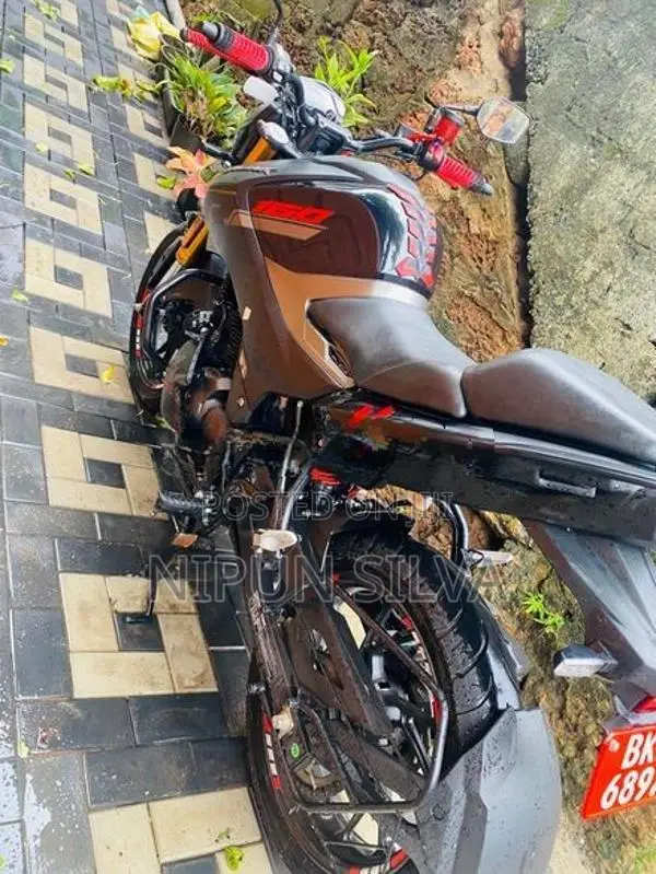 Hero Hunk 160R 2025
