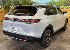 Honda Vezel Z Play Premium 2025
