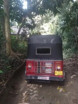 Bajaj RE 2011